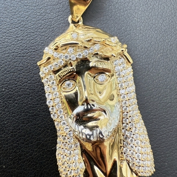 Jesus Piece Outline Hip Hop Pendant - 14k Gold Over Vermeil 925 Sterling Silver - Picture 2 of 7